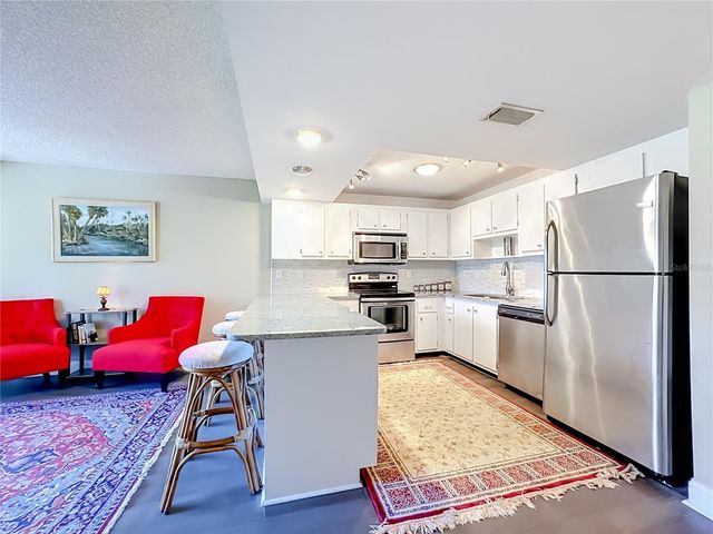 425 30TH AVENUE W C212, Bradenton, FL 34205