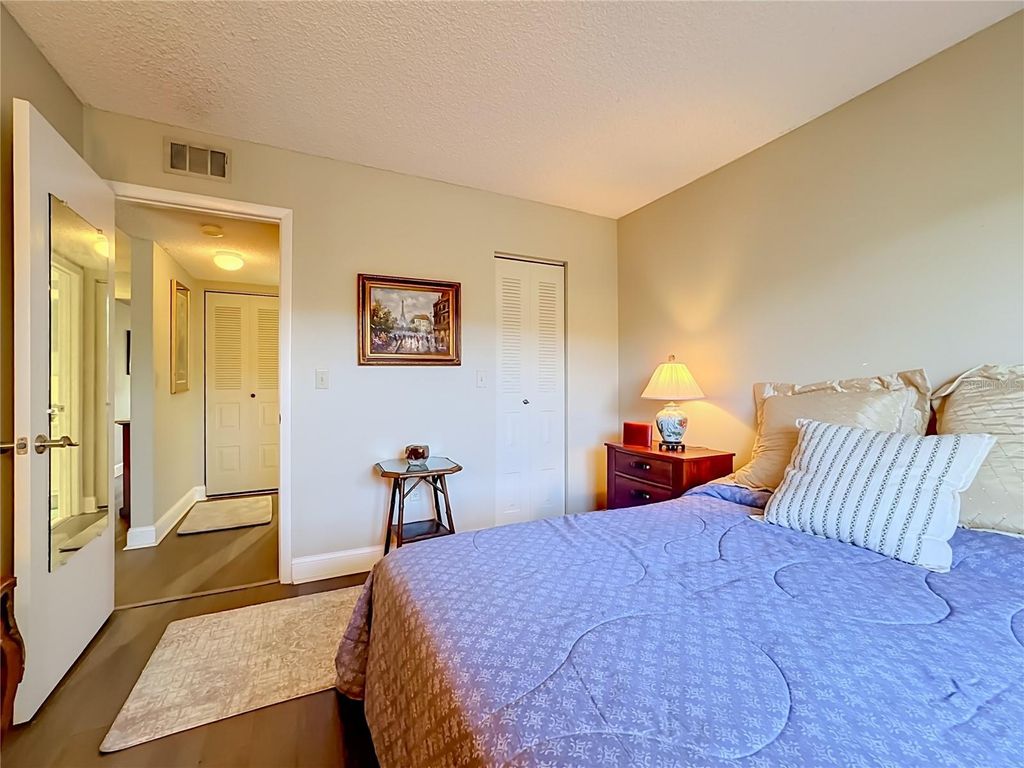 Image 17 of property listing at 425 30TH AVENUE W C212, Bradenton, FL 34205