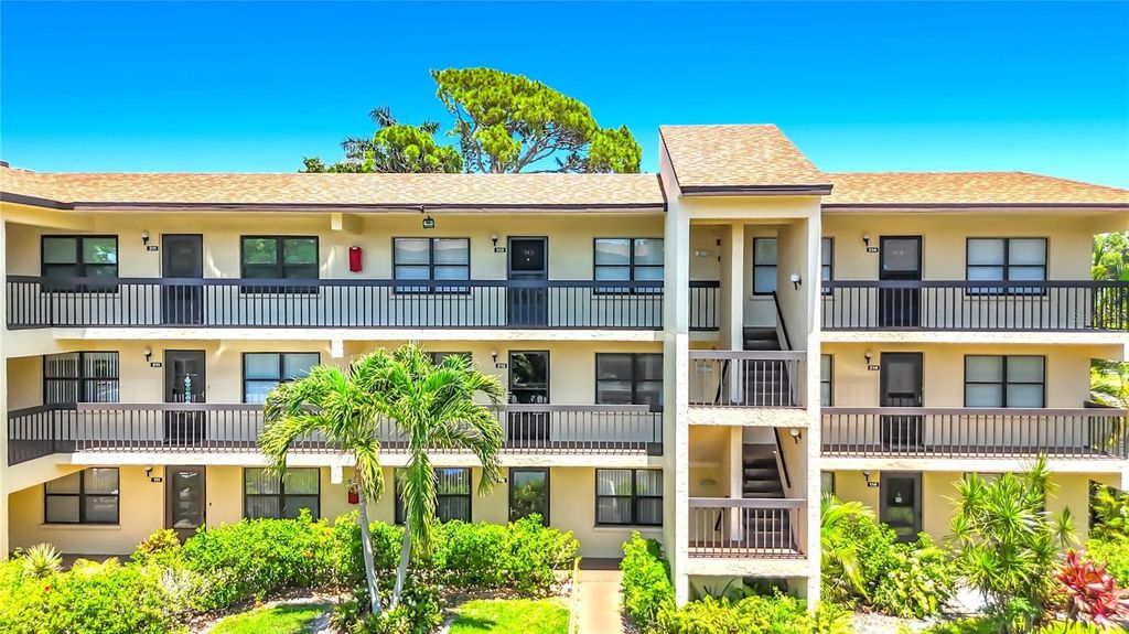 Image 3 of property listing at 425 30TH AVENUE W C212, Bradenton, FL 34205