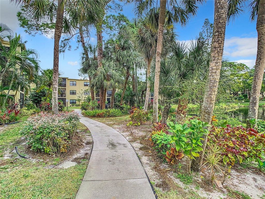 Image 25 of property listing at 425 30TH AVENUE W C212, Bradenton, FL 34205
