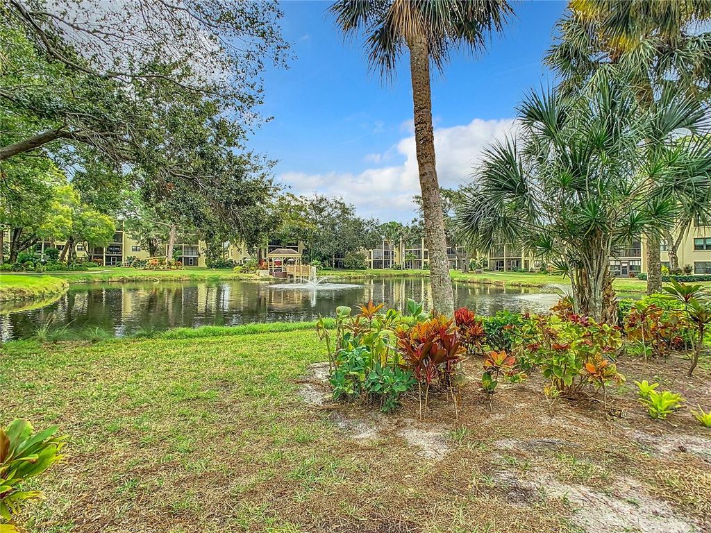 Image 26 of property listing at 425 30TH AVENUE W C212, Bradenton, FL 34205