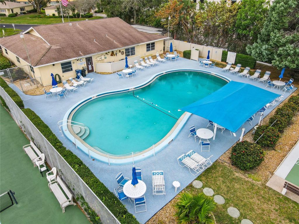 Image 29 of property listing at 425 30TH AVENUE W C212, Bradenton, FL 34205