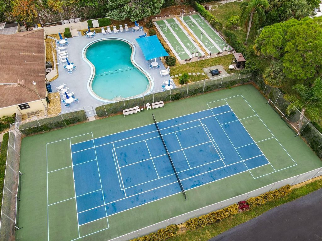 Image 30 of property listing at 425 30TH AVENUE W C212, Bradenton, FL 34205