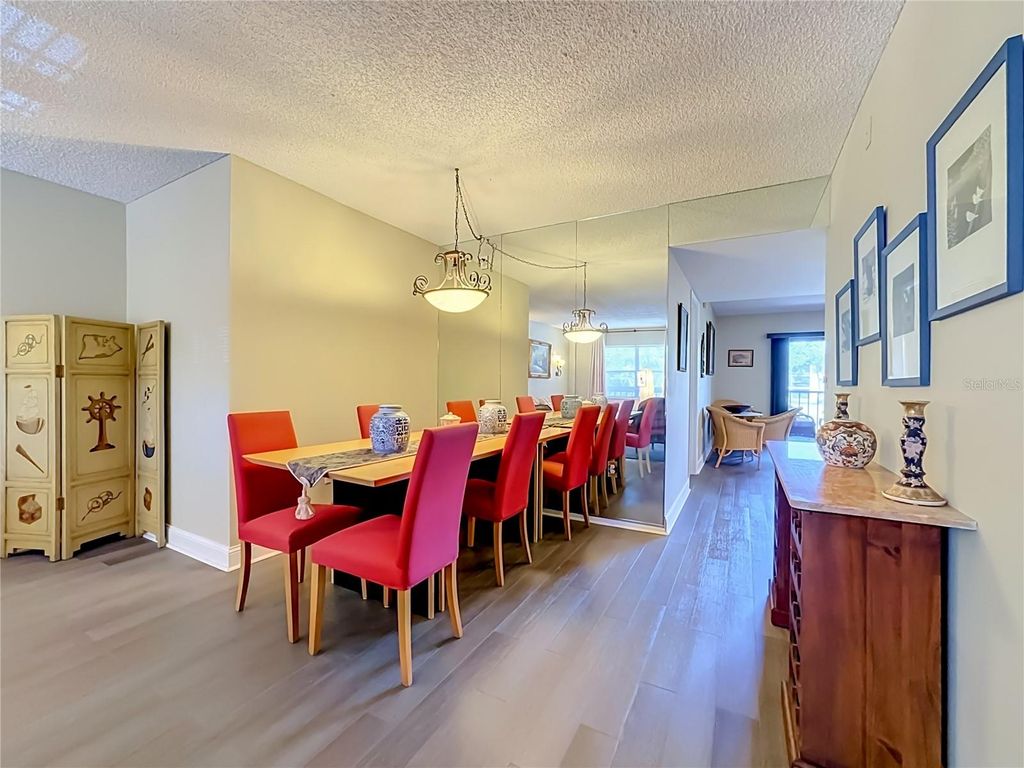 Image 8 of property listing at 425 30TH AVENUE W C212, Bradenton, FL 34205