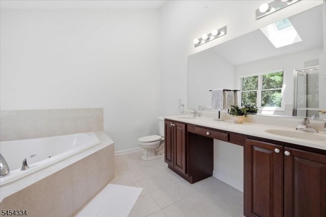 21 Chestnut Ct 11, Cedar Grove Twp., NJ 07009