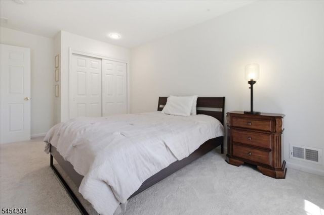 21 Chestnut Ct 11, Cedar Grove Twp., NJ 07009