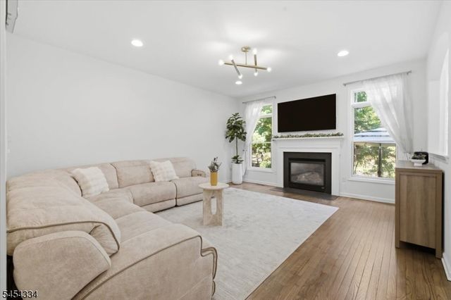 21 Chestnut Ct 11, Cedar Grove Twp., NJ 07009