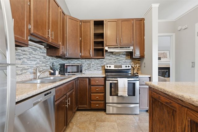 210 Stone Hedge Drive NW, Cedar Rapids, IA 52405