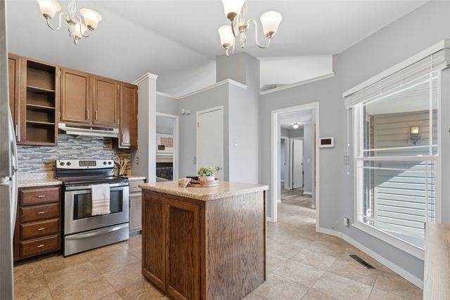 210 Stone Hedge Drive NW, Cedar Rapids, IA 52405