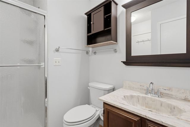 210 Stone Hedge Drive NW, Cedar Rapids, IA 52405