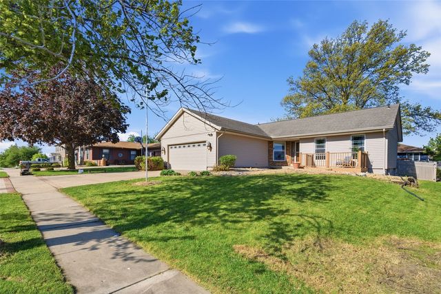 210 Stone Hedge Drive NW, Cedar Rapids, IA 52405
