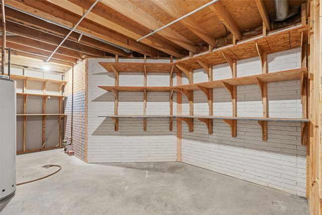 210 Stone Hedge Drive NW, Cedar Rapids, IA 52405