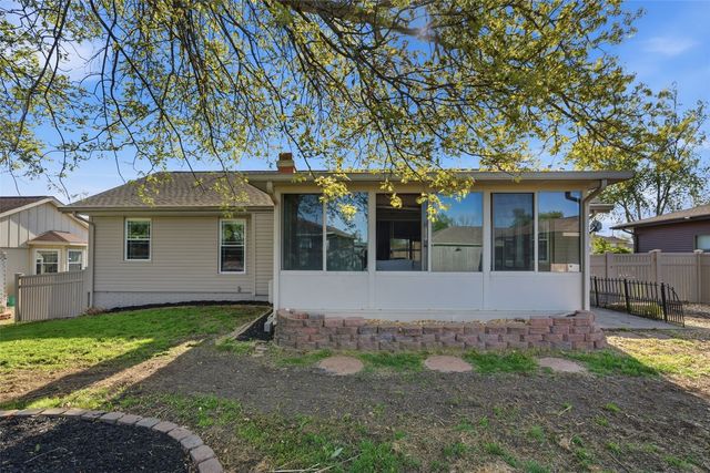 210 Stone Hedge Drive NW, Cedar Rapids, IA 52405