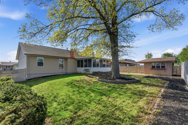 210 Stone Hedge Drive NW, Cedar Rapids, IA 52405