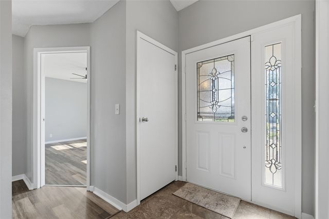 210 Stone Hedge Drive NW, Cedar Rapids, IA 52405