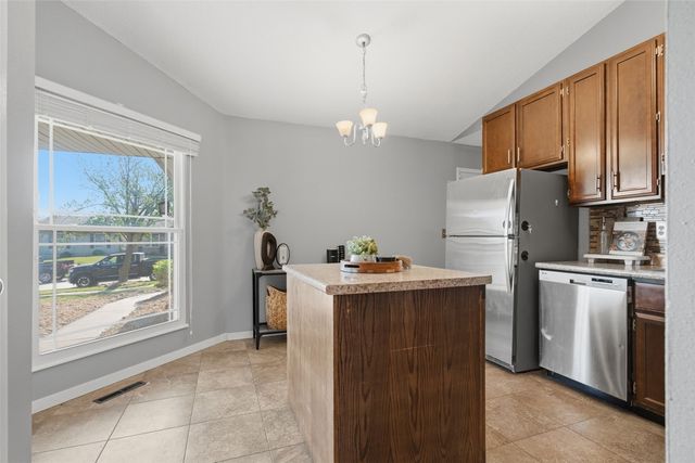 210 Stone Hedge Drive NW, Cedar Rapids, IA 52405