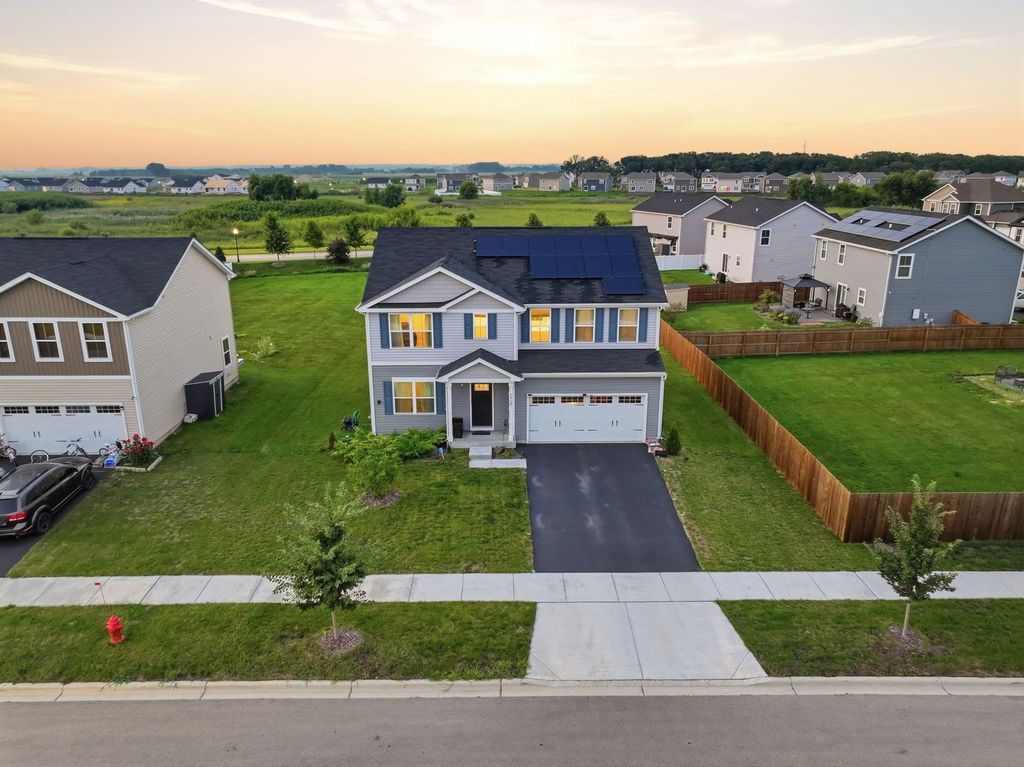 524 Wild Sienna, Hampshire, IL 60140
