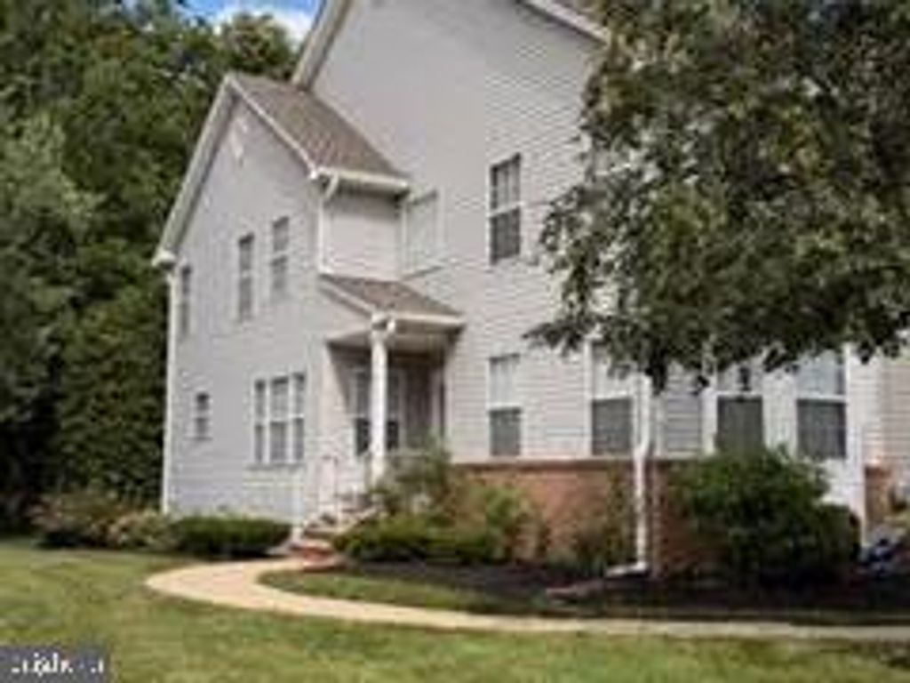 24 AMY DR, North Brunswick, NJ 08902