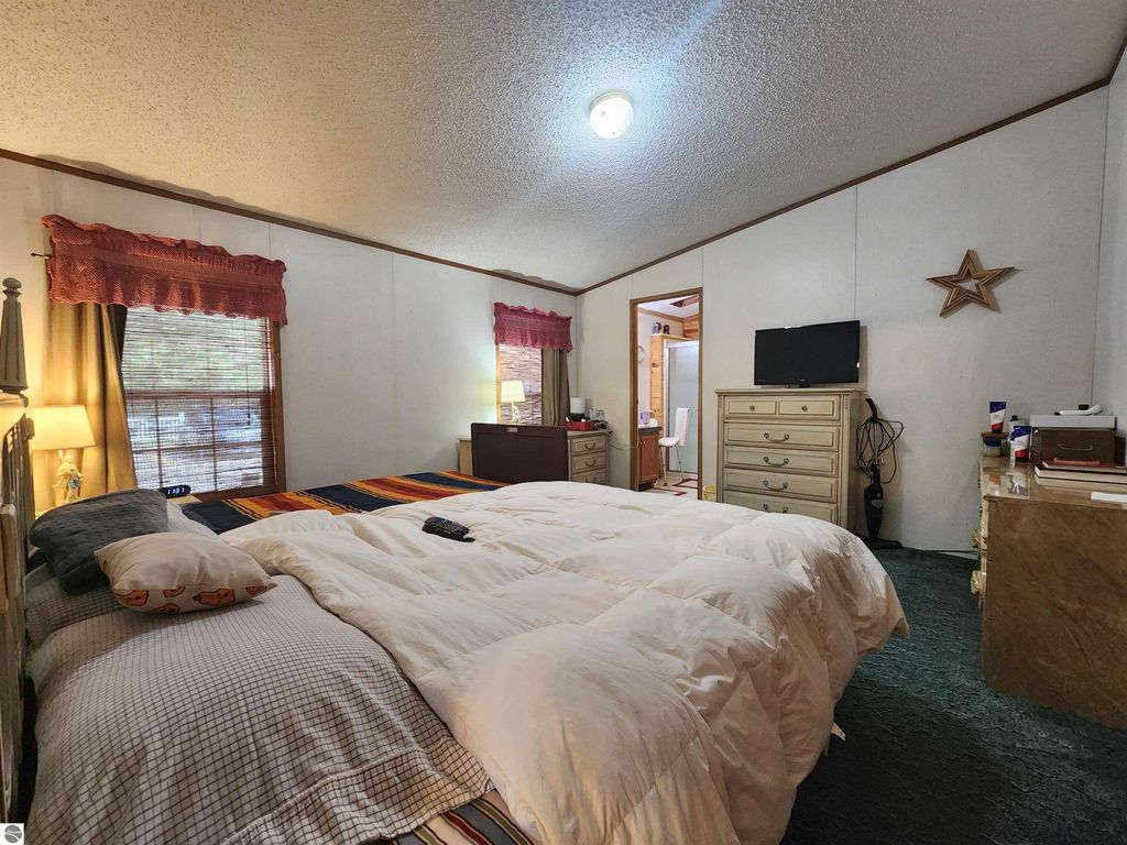 Image 16 of property listing at 3362 Lassie Drive, Alma, MI 48801