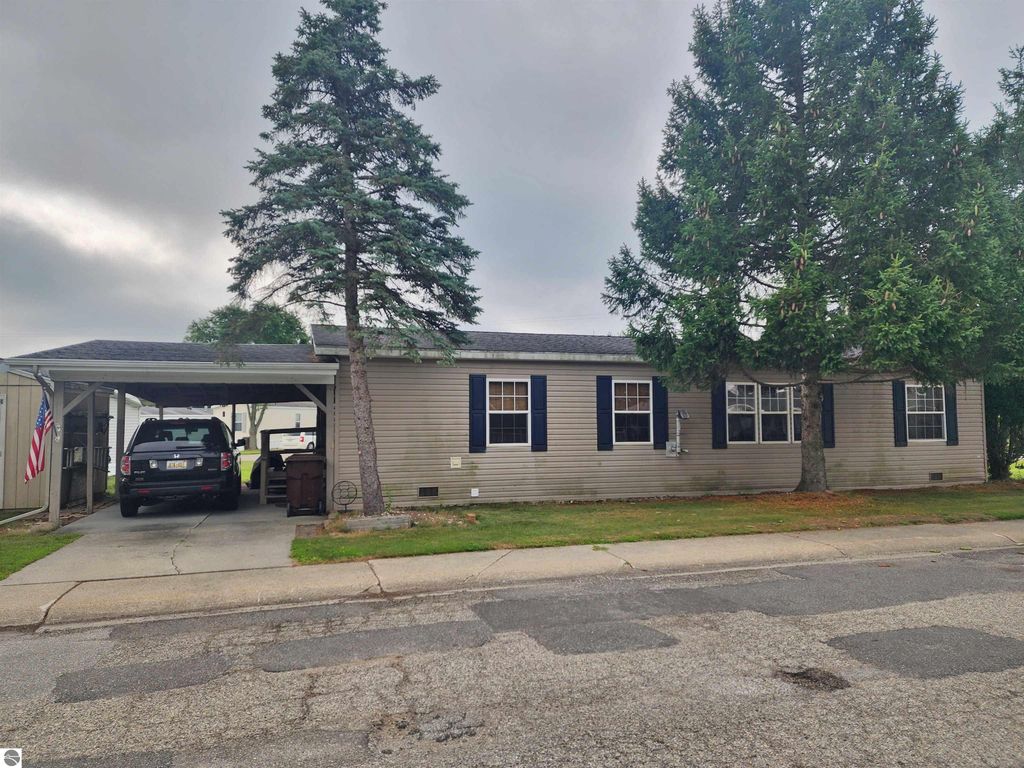 Image 2 of property listing at 3362 Lassie Drive, Alma, MI 48801