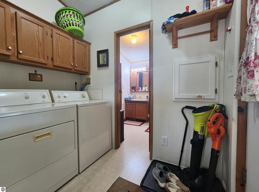 Image 28 of property listing at 3362 Lassie Drive, Alma, MI 48801