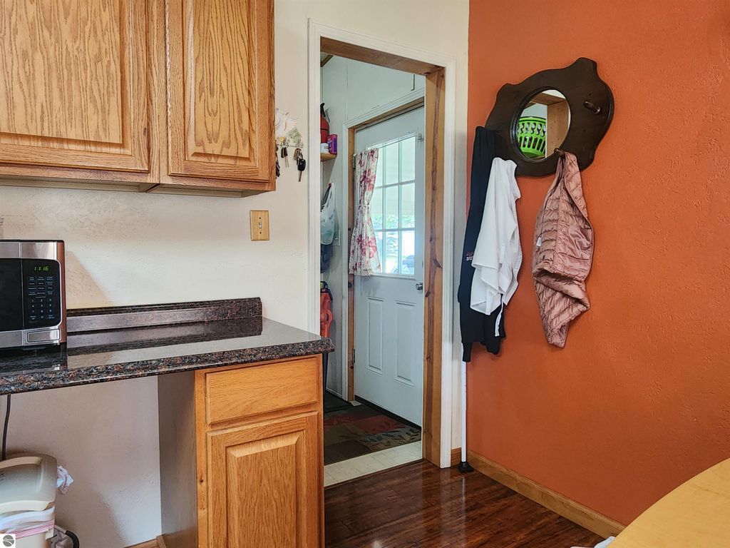 Image 3 of property listing at 3362 Lassie Drive, Alma, MI 48801