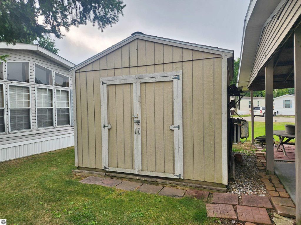 Image 37 of property listing at 3362 Lassie Drive, Alma, MI 48801