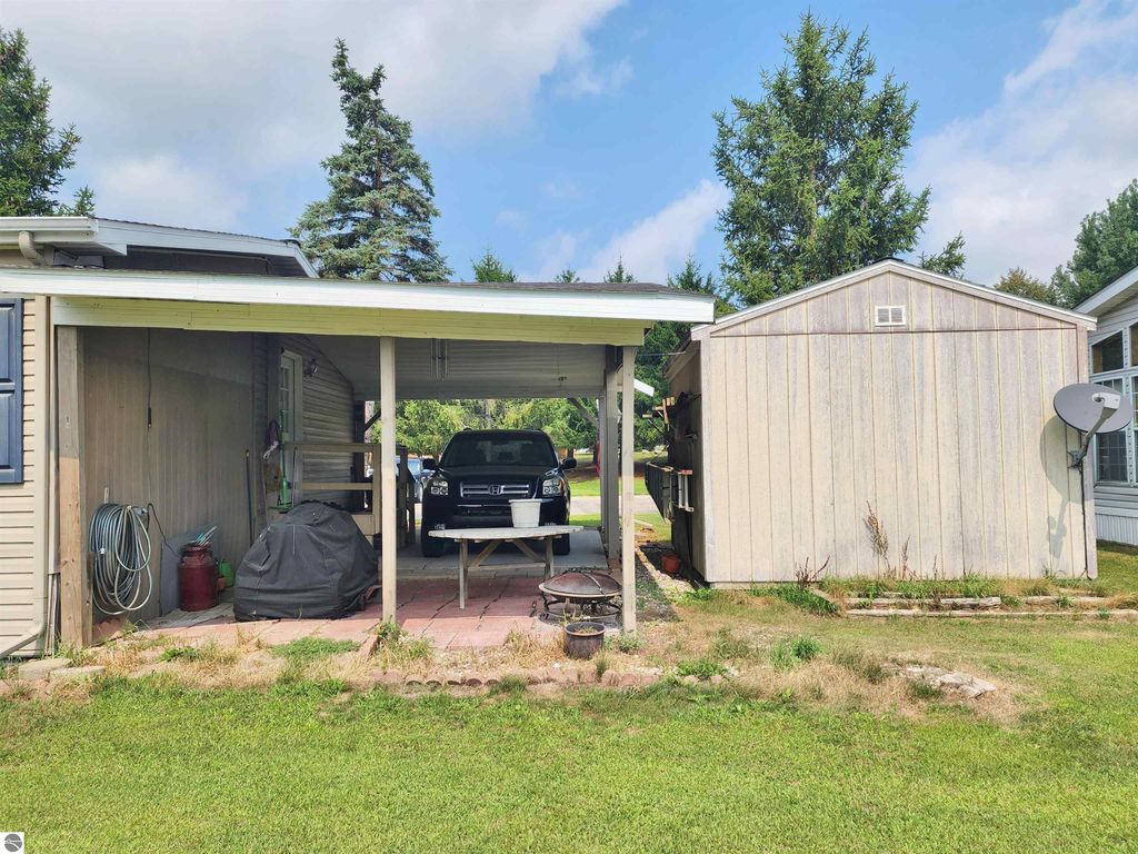 Image 38 of property listing at 3362 Lassie Drive, Alma, MI 48801