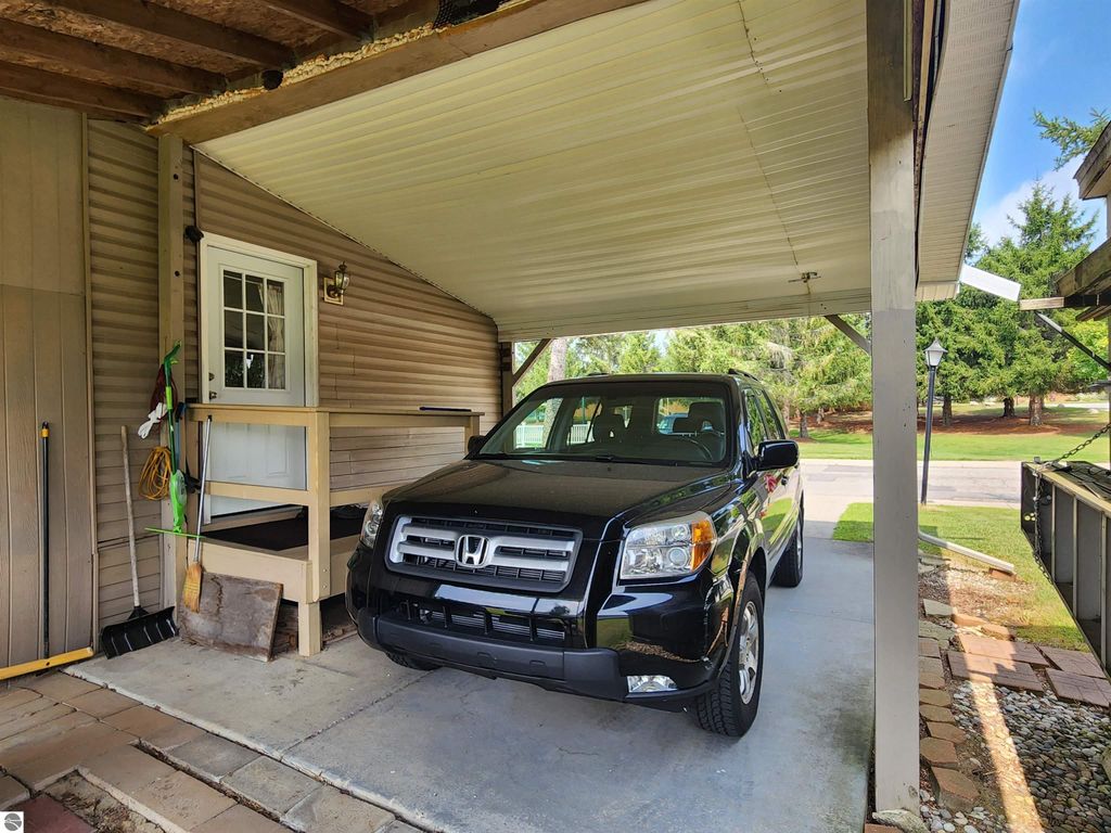 Image 39 of property listing at 3362 Lassie Drive, Alma, MI 48801