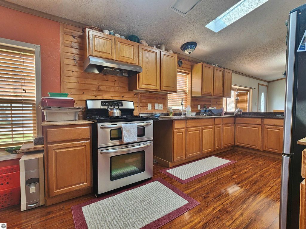 Image 6 of property listing at 3362 Lassie Drive, Alma, MI 48801