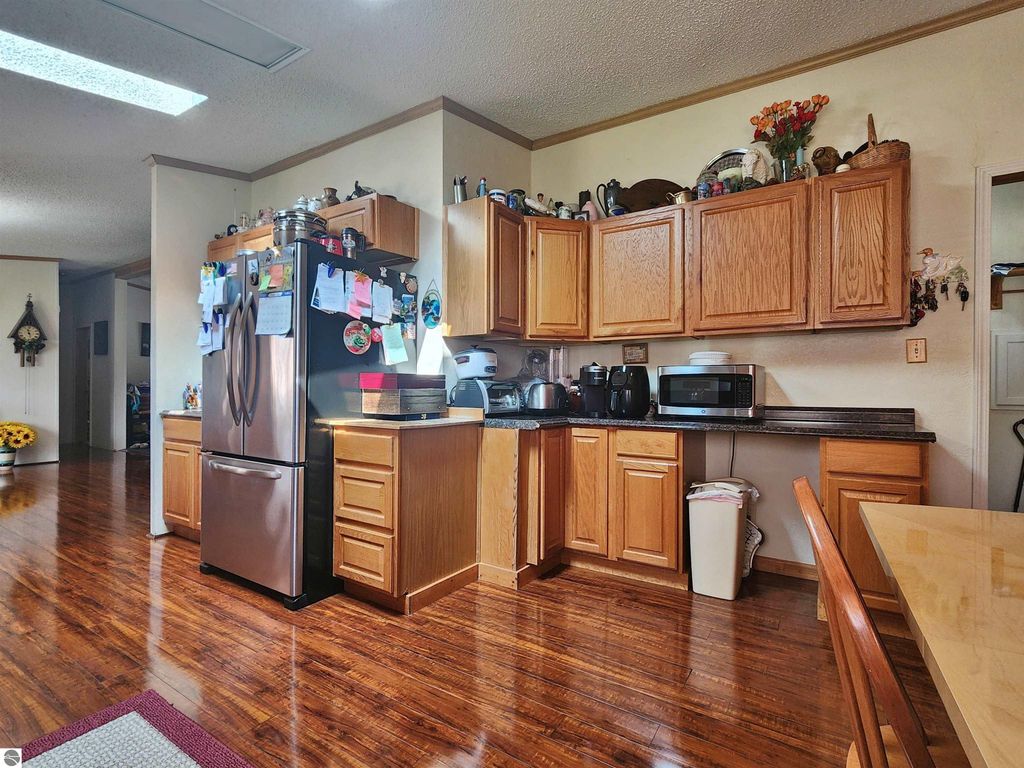 Image 7 of property listing at 3362 Lassie Drive, Alma, MI 48801