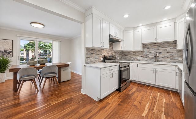 128 Carriage Way Drive 117B, Burr Ridge, IL 60527