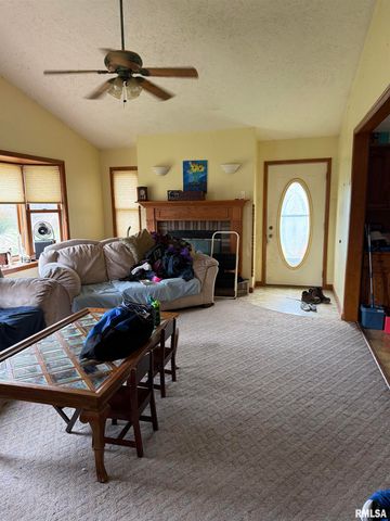 5243 S Williamsville Road, Sherman, IL 62684