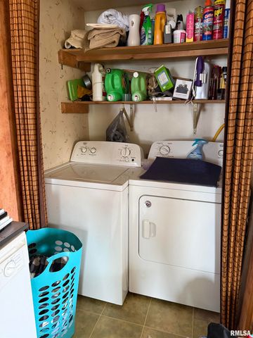 5243 S Williamsville Road, Sherman, IL 62684