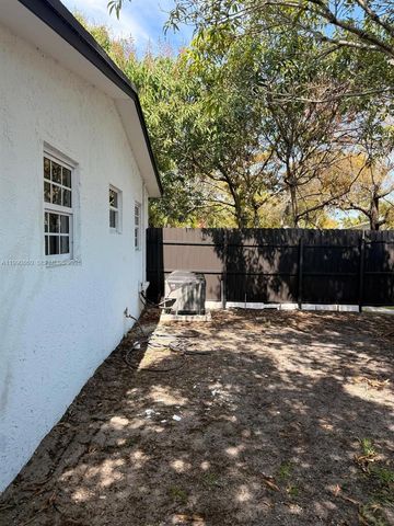 4900 NW 14th St, Lauderhill, FL 33313