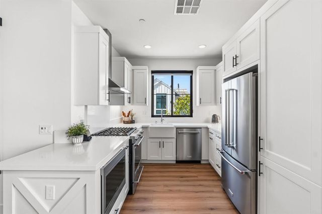 1602 San Remo Place 201, Encinitas, CA 92024
