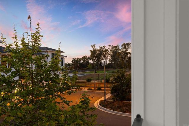 1602 San Remo Place 201, Encinitas, CA 92024