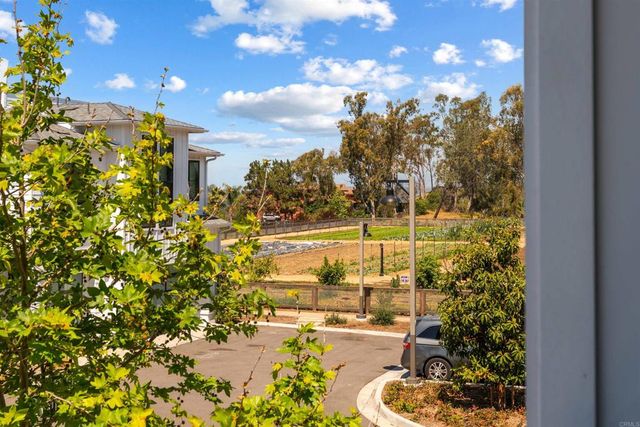1602 San Remo Place 201, Encinitas, CA 92024