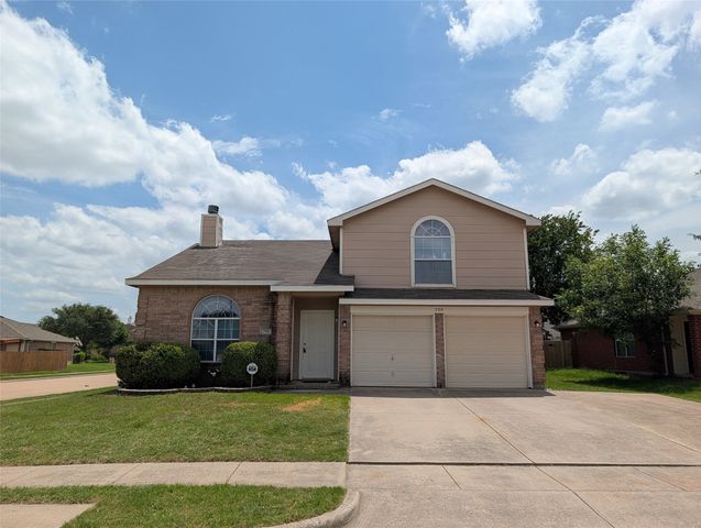 700 Flamingo Drive, Saginaw, TX 76131
