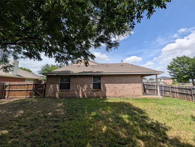 700 Flamingo Drive, Saginaw, TX 76131