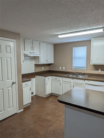 700 Flamingo Drive, Saginaw, TX 76131