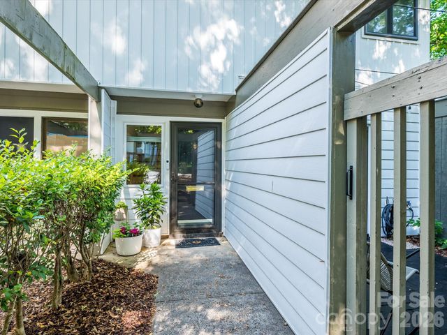 3738 Winding Creek Lane, Charlotte, NC 28226