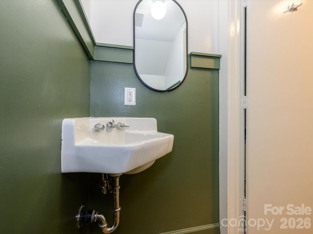 3738 Winding Creek Lane, Charlotte, NC 28226