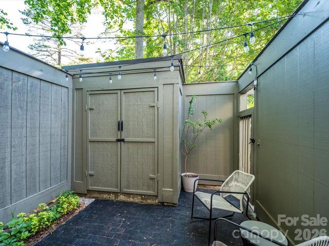 3738 Winding Creek Lane, Charlotte, NC 28226