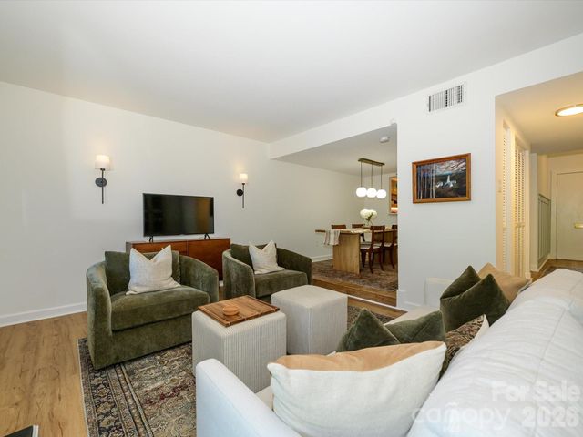 3738 Winding Creek Lane, Charlotte, NC 28226