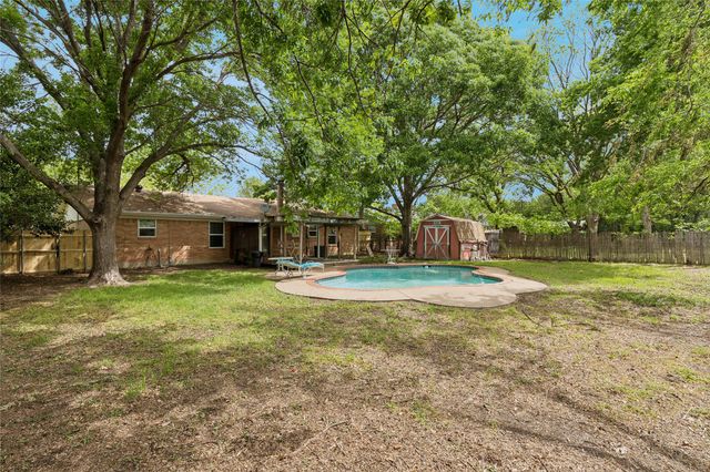 7420 Maple Drive, North Richland Hills, TX 76180
