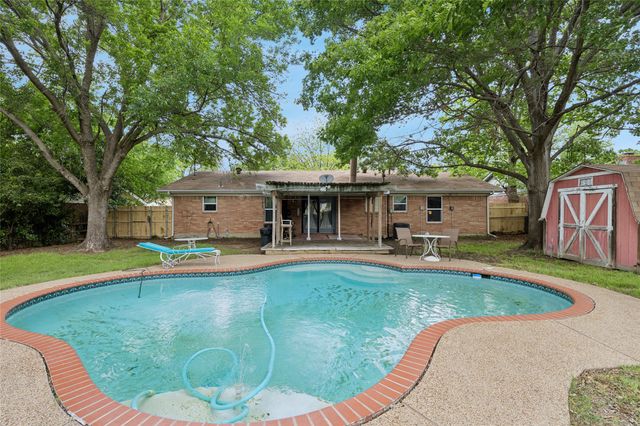 7420 Maple Drive, North Richland Hills, TX 76180