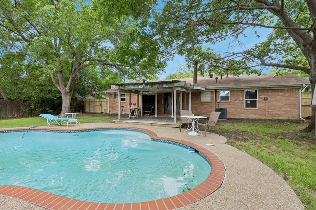 7420 Maple Drive, North Richland Hills, TX 76180