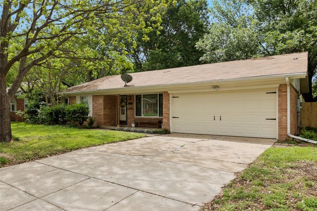 7420 Maple Drive, North Richland Hills, TX 76180