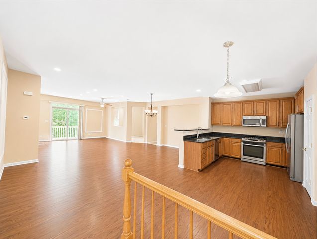 1361 Scarboro Road 404, Schaumburg, IL 60193